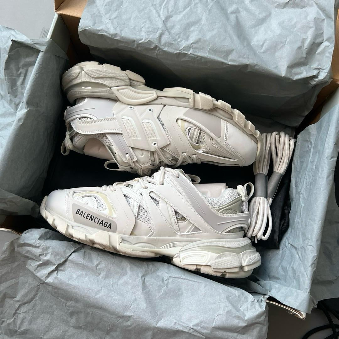 Sneakers - White track