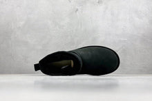 Ugg classic mini black boot
