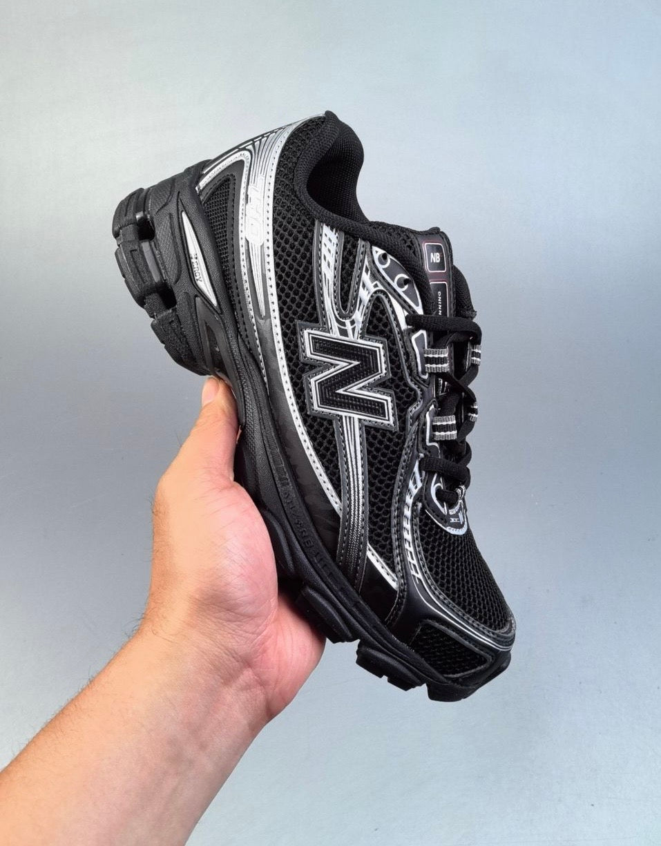 New Balance 740 Black