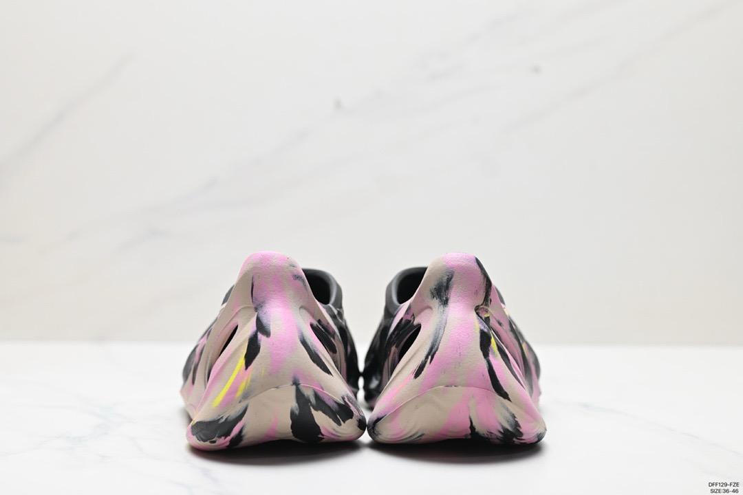 Adidas Yeezy Foam Runner MX Carbon