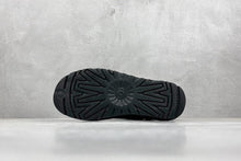 Ugg classic mini black boot