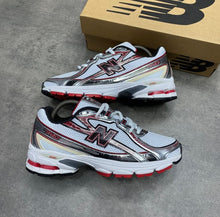 New Balance 740 Black Red