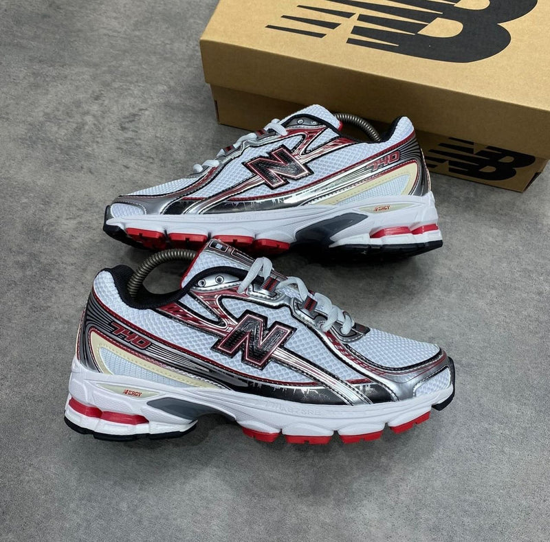 New Balance 740 Black Red