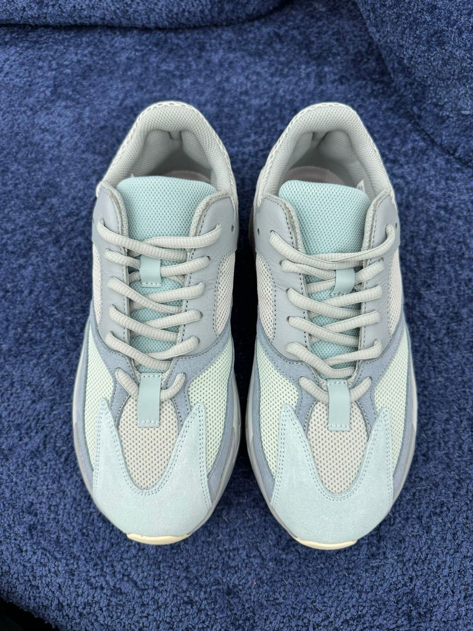 Yeezy 700 Gray W