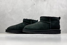 Ugg classic mini black boot