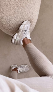 9060 New Balance leopard sign 2025