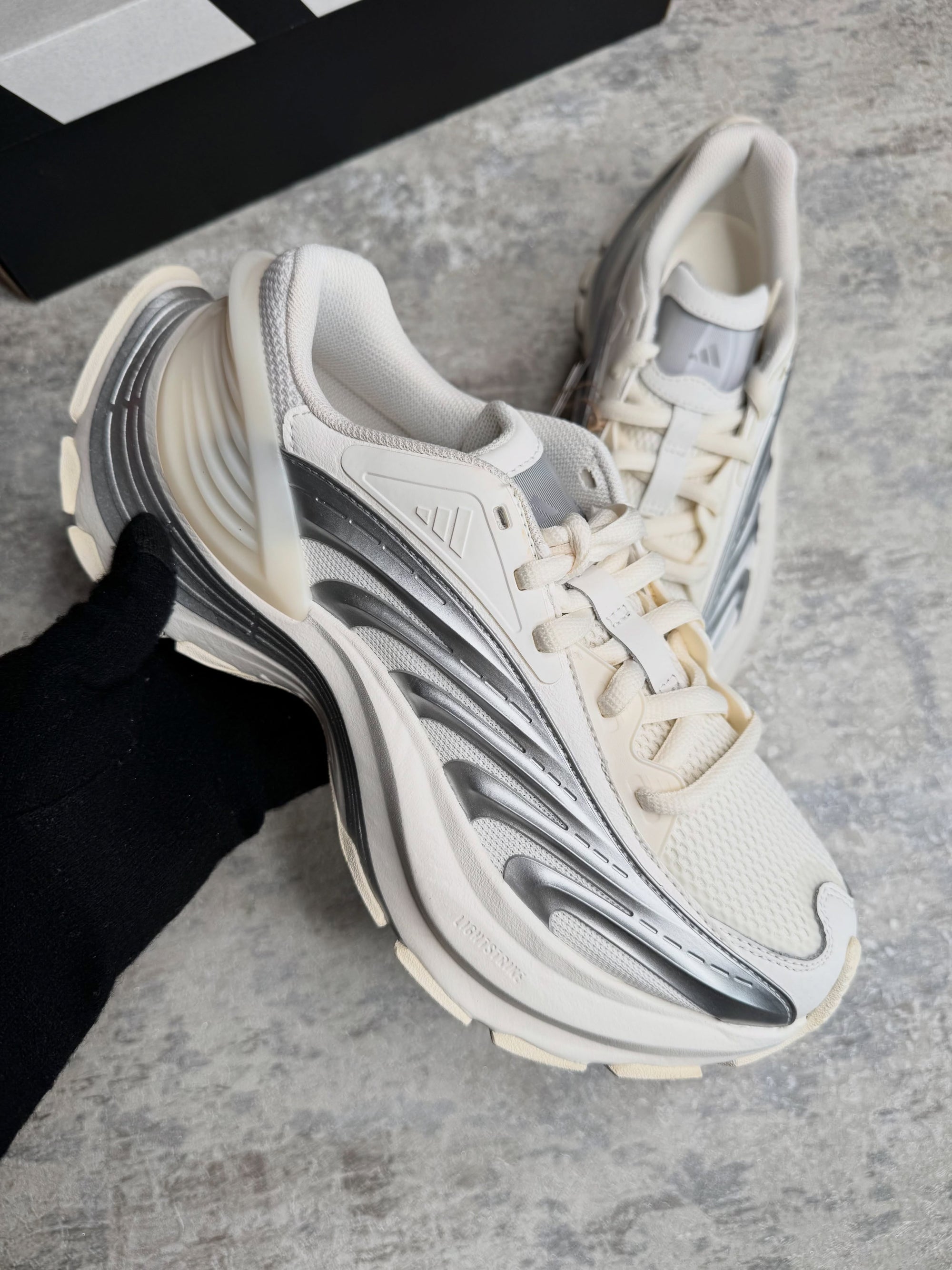 Adidas — Blanche Chunky