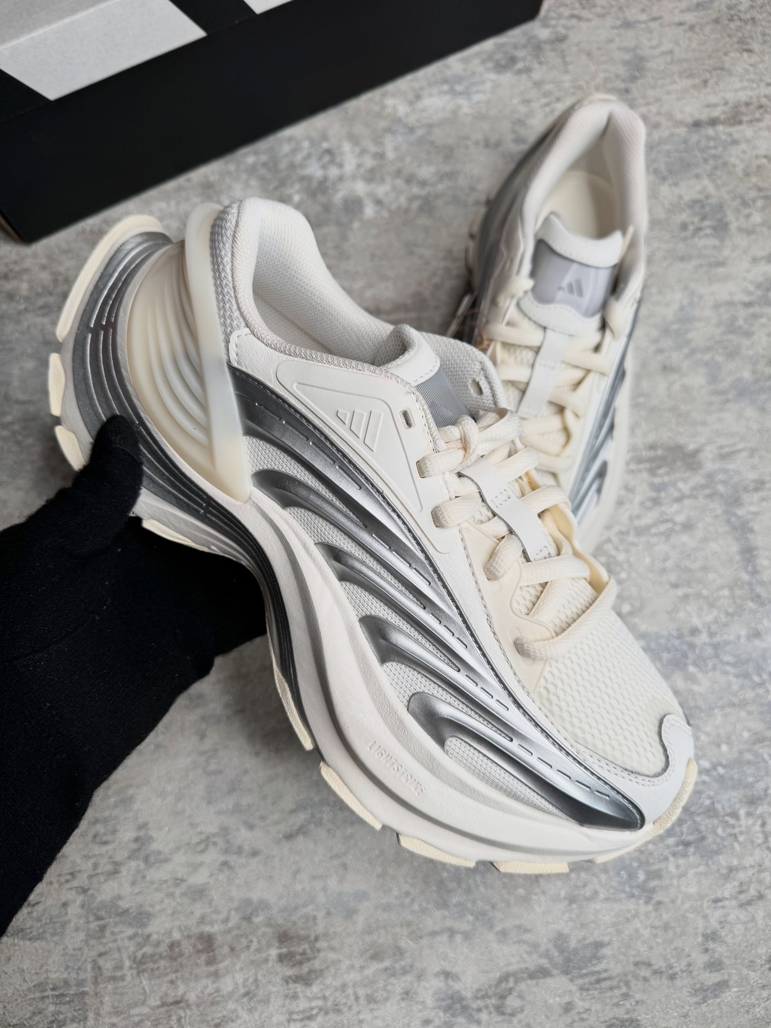 Adidas — Blanche Chunky