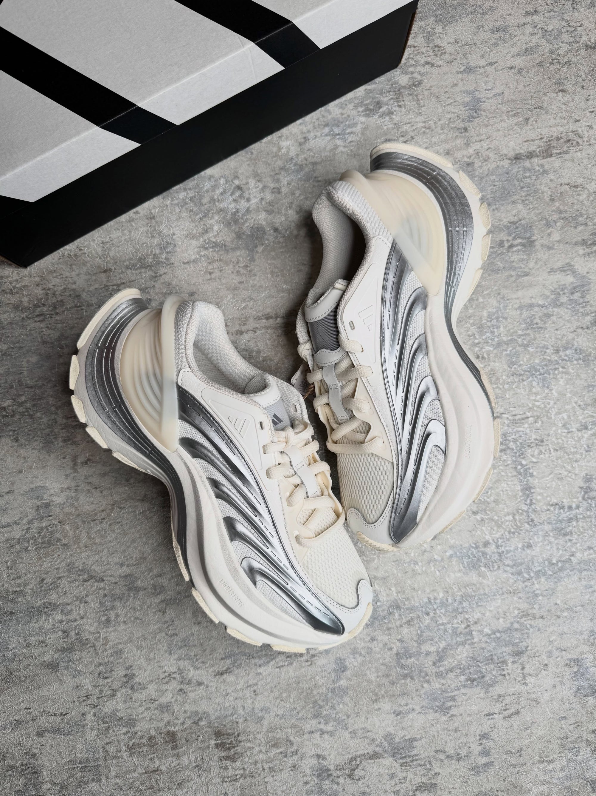 Adidas — Blanche Chunky