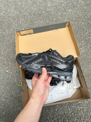 1906A New Balance Black 2025 (offet laces)