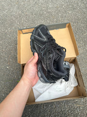 1906A New Balance Black 2025 (offet laces)
