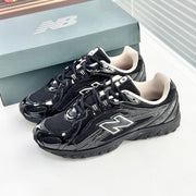 New Balance 2002R – patent black