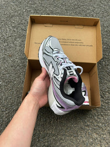 New Balance W's 740